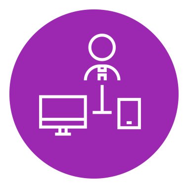 Adam bilgisayar ve telefon hattı simgesi ile bağlantılı.