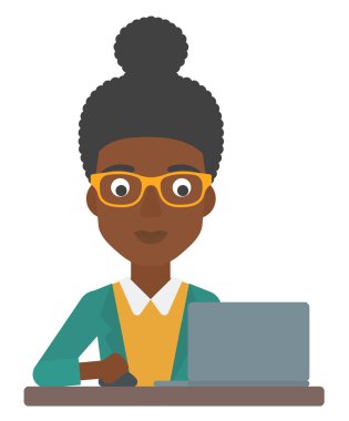 laptop çalışan kadın.