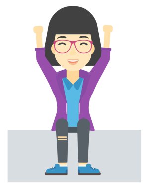 Kaldırdı elleriyle oturan kadın.