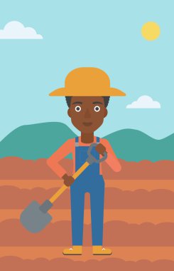 Kürek ile sahada çiftçi.