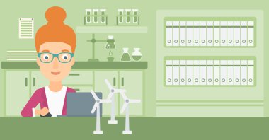 laptop çalışan kadın.