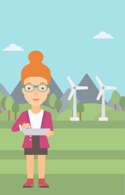 Tablet bilgisayar kullanan kadın.