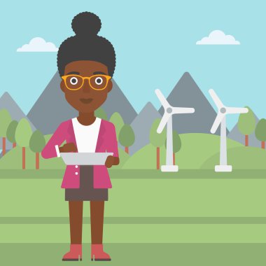 Tablet bilgisayar kullanan kadın.