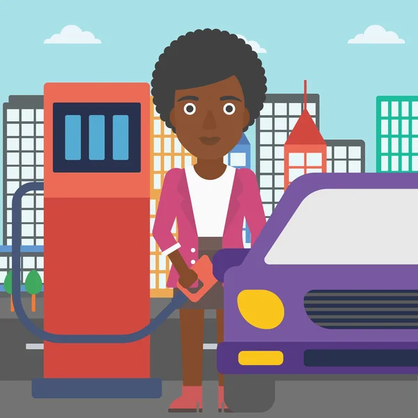 Mulher enchendo combustível no carro . —  Vetores de Stock
