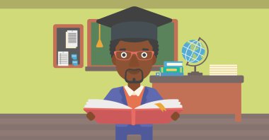 Kitap mezuniyet şapkalı adam.