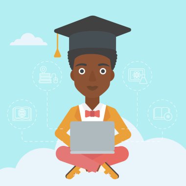 Bulut üzerinde oturan mezun.