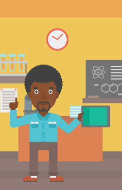 tablet bilgisayar tutan adam.