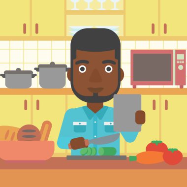 adam yemek pişirme.