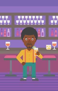 Adam holding cam suyu.