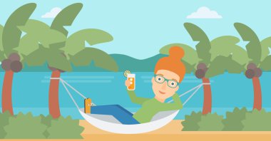 Hamakta ürpertici kadın.