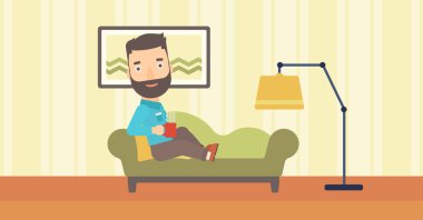 Bardak çay ile yatan adam.