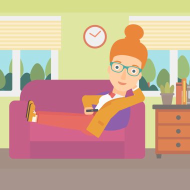 kanepede yatan kadın.