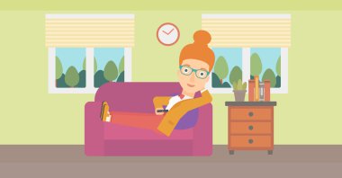 kanepede yatan kadın.