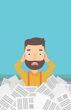 Gazeteler yığını erkekte.