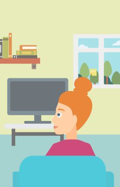 Kadın televizyon izliyor..