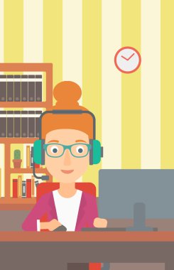 video oyunu oynayan kadın.