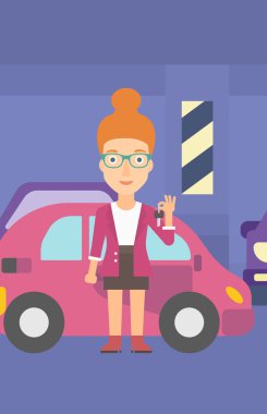 Yeni araba anahtarları tutan kadın.