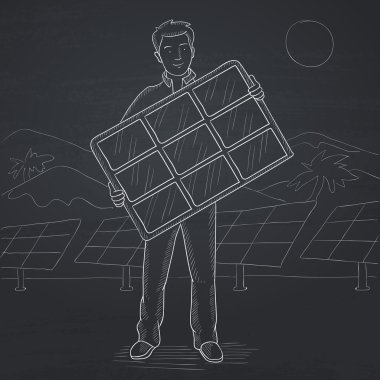 Adam holding güneş paneli.