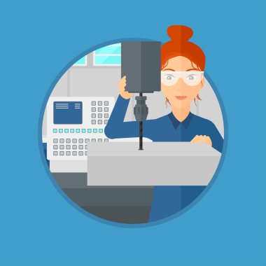 Freze Makinası üzerinde çalışan kadın.