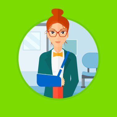 Kolu kırık kadın yaralandı.