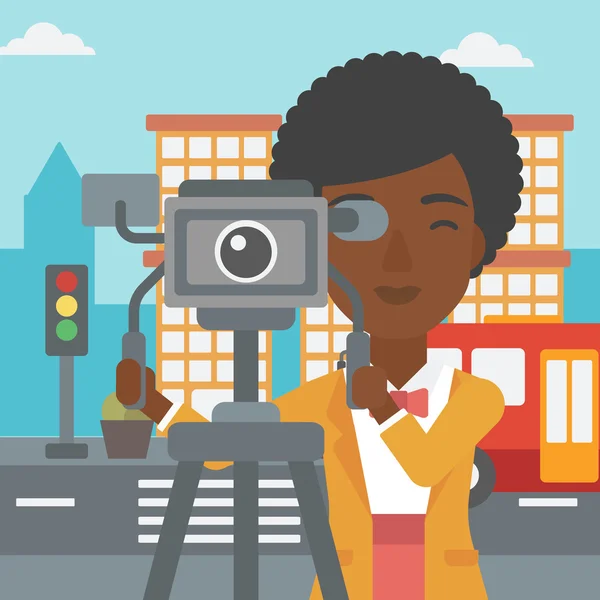 Camerawoman met filmcamera op een statief. — Stockvector
