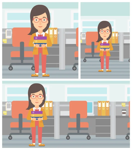 Mujer de negocios sosteniendo pila de carpetas . — Vector de stock