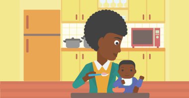 Annesi bebeğini besliyor.