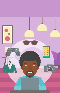 Onun laptop kullanma online alışveriş dostum.