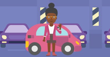 Yeni arabasını anahtarları tutan kadın.