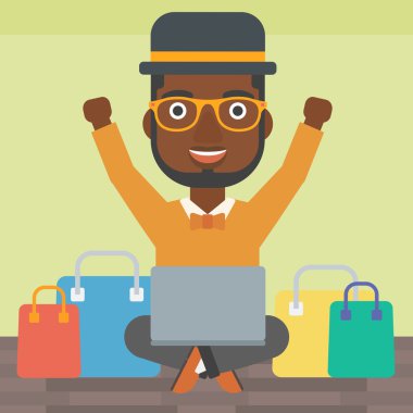 Onun laptop kullanma online alışveriş dostum.