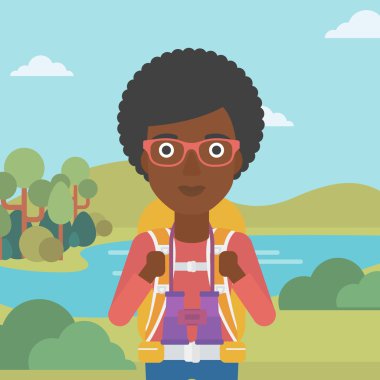 Sırt çantası ile neşeli Gezgin.