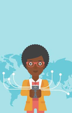 Smartphone kullanarak iş kadını.