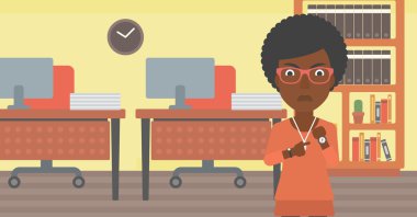 Kızgın iş kadın kol saati işaret.