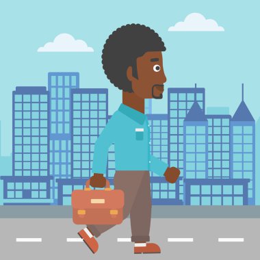 Evrak çantası ile yürüyüş başarılı iş adamı.