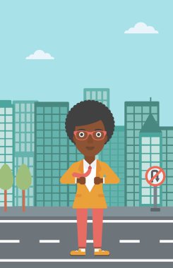 İş kadını onun ceketi süper kahraman gibi açılış.