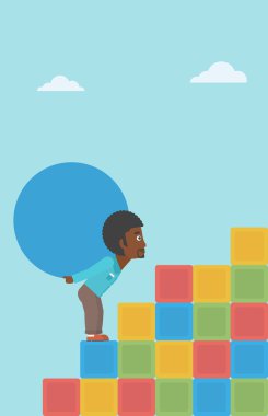 Adam taşıma beton topu yokuş yukarı.