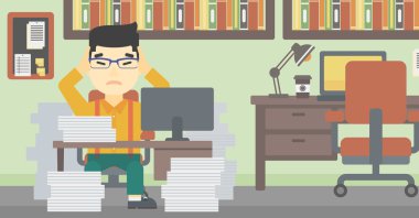 Umutsuzluk içinde iş adamı ofiste oturuyor.