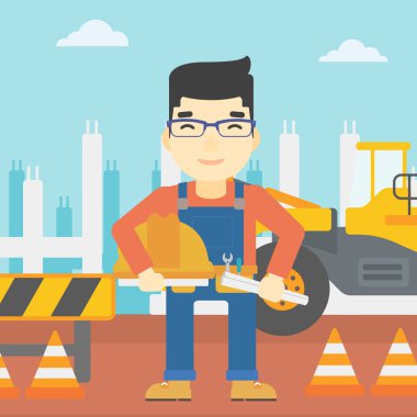 Kask ile mühendis ve blueprint.