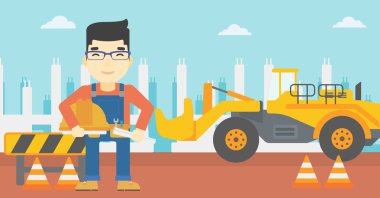 Kask ile mühendis ve blueprint.