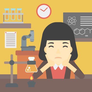 Laboratuar sınıfında çalışan kız öğrenci.