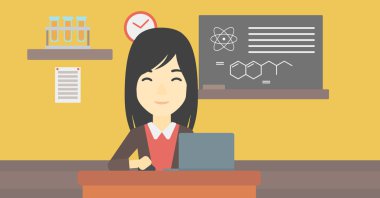 Dizüstü vektör çizim üzerinde çalışma öğrenci.