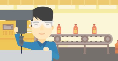 Freze Makinası üzerinde çalışan adam.