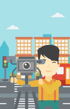 Kameraman ile film fotoğraf makinesi tripod üzerinde.