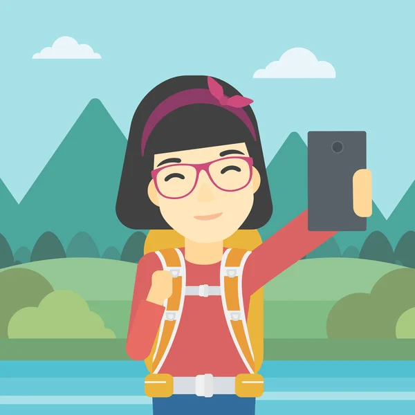 Mujer con mochila haciendo selfie . — Vector de stock