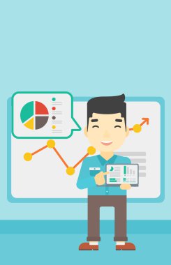 Bir dizüstü bilgisayarda rapor sunma işadamı.