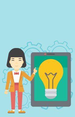 Büyük tablet bilgisayarda işaret eden kadın.