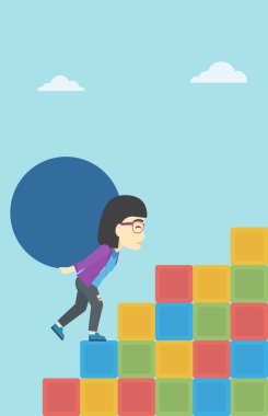 Kadın taşıma beton topu yokuş yukarı.