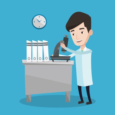 Laboratuar asistanı ile mikroskop.