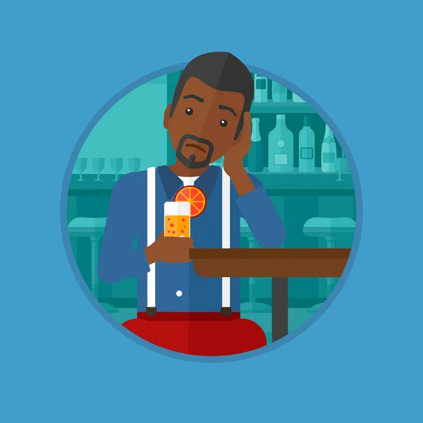 Mann trinkt Orangencocktail an der Bar. — Stockvektor