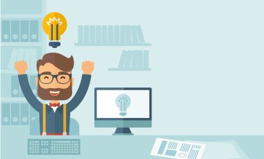 Mutlu genç adam onun bilgisayar